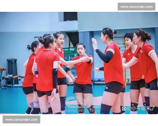 副攻跨界二传笑翻全场！女排训练欢乐多