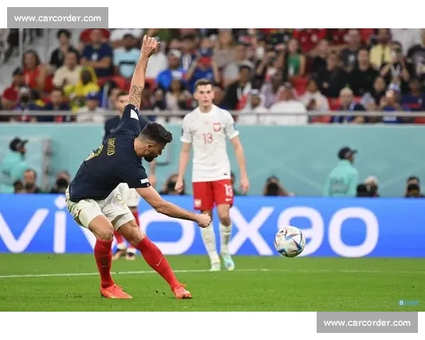 吉鲁乌龙忘带球衣门将救场，38 岁逆天神肌引爆热议